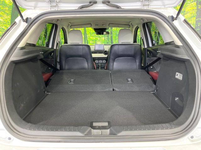 ���i�̂���������ʋ΁A���}���ɏ\���ȉ׎��X�y�[�X���m�ۂ��Ă���܂��B�Z�J���h�V�[�g��|���ƁA�傫�ȉו��̐ύڂ��\�ł���