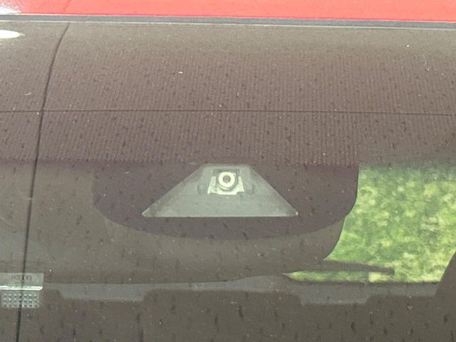 �y�z���_�Z���V���O�z���s���ɑO���̎ԗ�����F�����A�Փ˂������Ȏ��͌x��ƃu���[�L�ŏՓˉ���Ɣ�Q�y�����A�V�X�g�B�����S�Ƀh���C�u�����y���݂��������܂��B