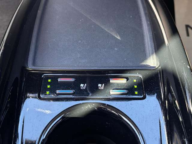 プリウス1.8 A プレミアム ツーリングセレクション E-Four 4WD