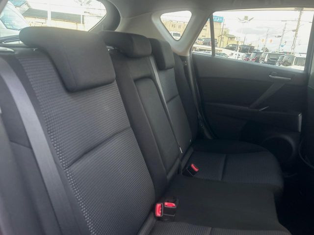 �R���p�N�g�J�[�ł����A�Z�J���h�V�[�g�͏\���ȍL����������K�ɂ���肢�������܂���V�[�g��|���đ傫�ȉו���ς񂾂�ƁA�p�r�̕����L��1��ł��B