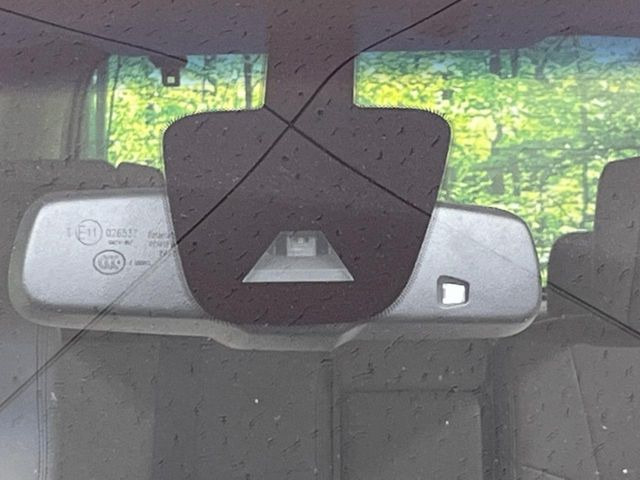 �y�G�}�[�W�F���V�[�u���[�L�z���s���ɑO���̎ԗ�����F�����A�Փ˂������Ȏ��͌x��ƃu���[�L�ŏՓˉ���Ɣ�Q�y�����A�V�X�g�B�����S�Ƀh���C�u�����y���݂��������܂��B