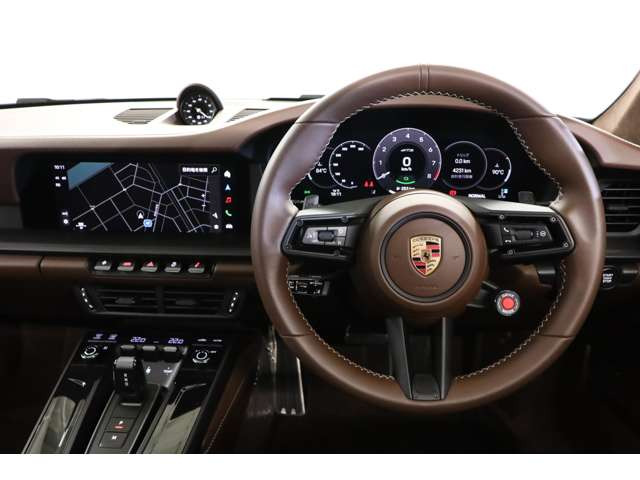 �q�[�^�[�tGT�X�|�[�c�X�e�A�����O�z�C�[��(���U�[)�𑕔����A���쐫�Ɖ��K���𗼗��B�G�߂��킸���K�ȃh���C�r���O���\�ł��B