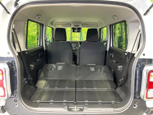 ���i�̂���������ʋ΁A���}���ɏ\���ȉ׎��X�y�[�X���m�ۂ��Ă���܂��B�Z�J���h�V�[�g��|���ƁA�傫�ȉו��̐ύڂ��\�ł���