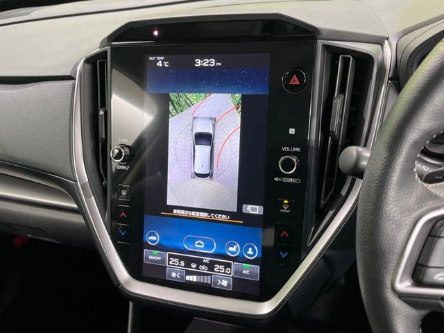 �y�}���`�e���C�����j�^�[�z�Ԃ̃t�����g��T�C�h�̃J�����摜�𓯎��Ƀ��j�^�[�\�����邱�ƂŁA���H�⋷�����𑖍s���ł����͂̏󋵊m�F���ł����S!�{�iSUV�ɂ��ꂵ�������ł���