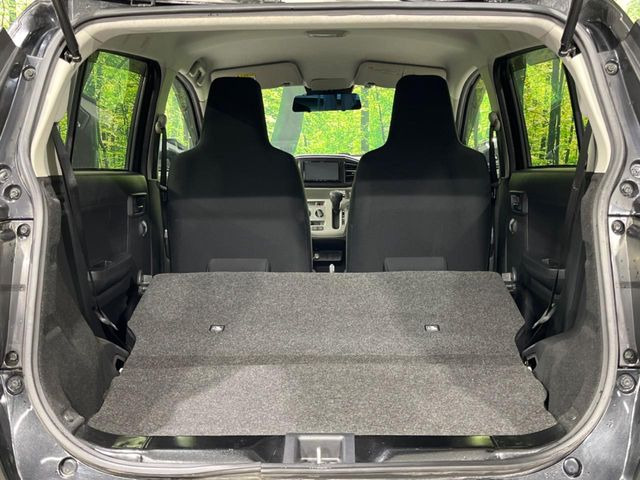 ���i�̂���������ʋ΁A���}���ɏ\���ȉ׎��X�y�[�X���m�ۂ��Ă���܂��B�Z�J���h�V�[�g��|���ƁA�傫�ȉו��̐ύڂ��\�ł���