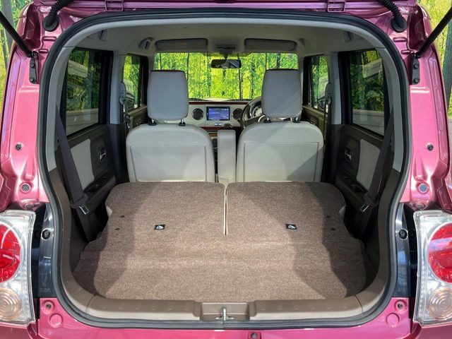 ���i�̂���������ʋ΁A���}���ɏ\���ȉ׎��X�y�[�X���m�ۂ��Ă���܂��B�Z�J���h�V�[�g��|���ƁA�傫�ȉו��̐ύڂ��\�ł���