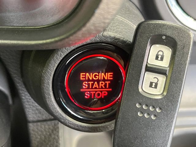 �yHonda�X�}�[�g�L�[�z�J�o����|�P�b�g�ɓ��ꂽ�܂܂ł��h�A�̎{���E�������\�ȃX�}�[�g�L�[�𑕔��B�G���W���̃I���E�I�t�����J�M�����o���K�v����������Ƃ��Ă��֗��ł���