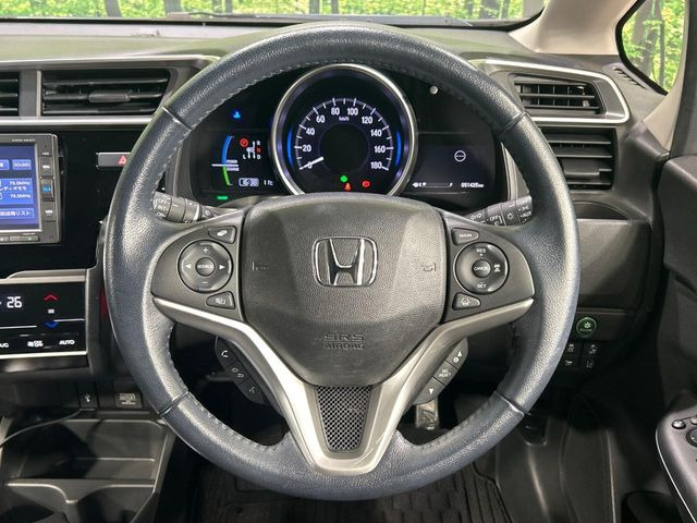 �y�����v�����X�e�A�����O�z�㎿�Ȋv���g�p���邱�ƂŁA��ɂ����������݂ƂĂ��^�]���₷���n���h���ł���