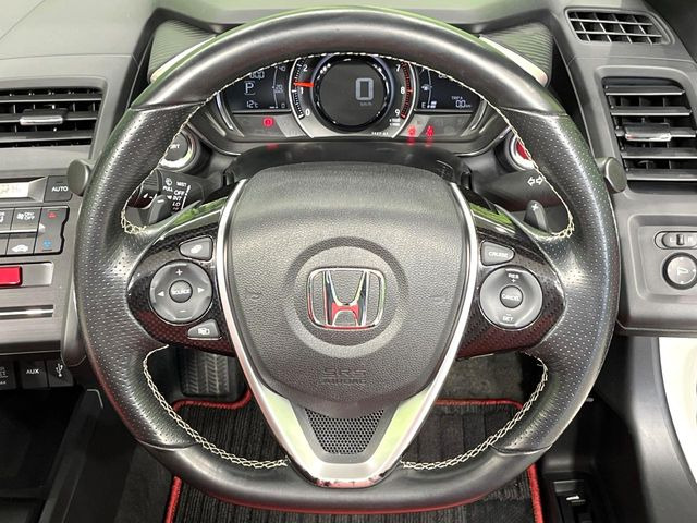 �y�X�e�A�����O�X�C�b�`�z�^�]���A�O������ڐ������炷���ƂȂ��A�I�[�f�B�I���̑��삪�\�ȕ֗��@�\!���S&���K�ȃh���C�u�����o���Ă���܂���