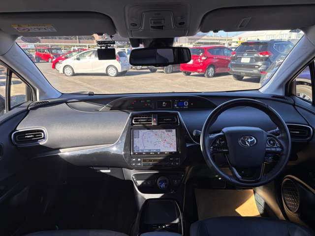 プリウス1.8 A プレミアム ツーリングセレクション E-Four 4WD