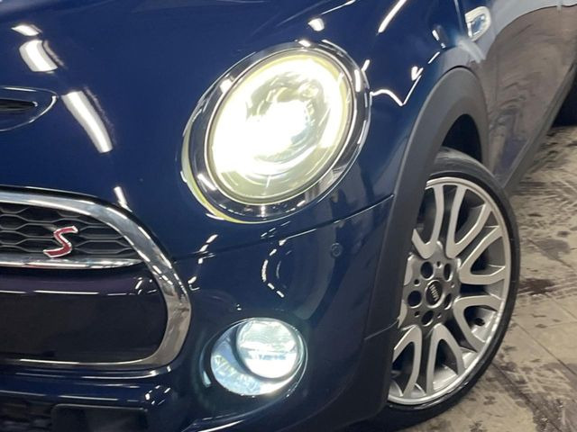 ��LED�w�b�h���C�g:��ԑ��s�����ǍD�Ȏ��E���m�ۂ����S���ĉ^�]�ł��鍂�P�xLED�w�b�h���C�g�𑕔�!�_�����x�������A����d�͂��}�����Ă��܂��B