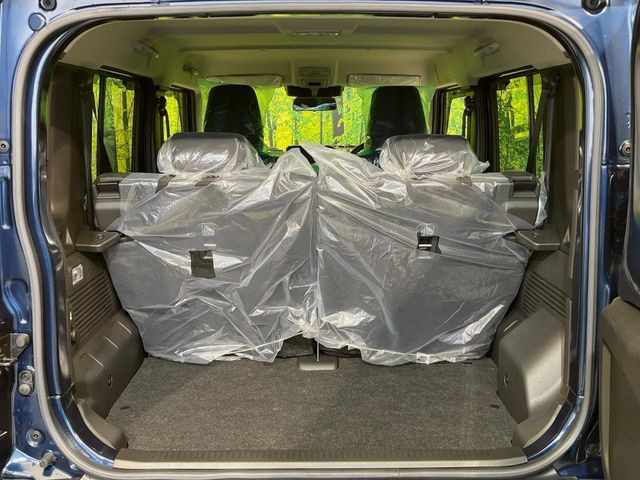 ���i�̂���������ʋ΁A���}���ɏ\���ȉ׎��X�y�[�X���m�ۂ��Ă���܂��B�Z�J���h�V�[�g��|���ƁA�傫�ȉו��̐ύڂ��\�ł���