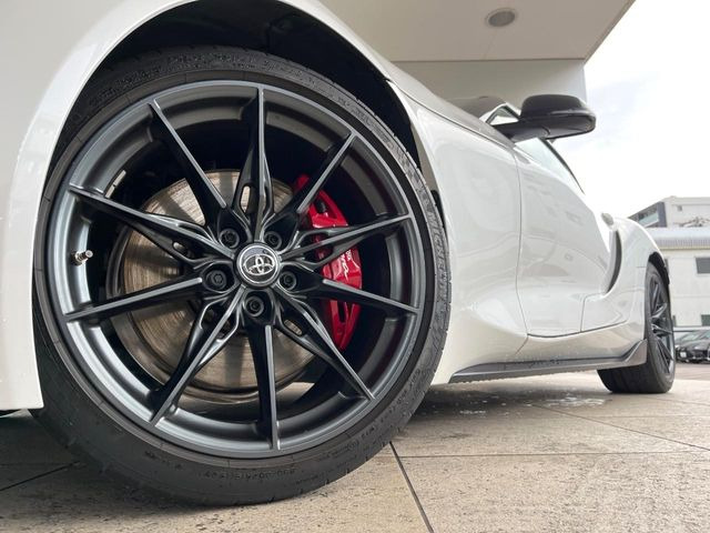 �y����19�C���`�A���~�z�C�[���z�O�ςɃ}�b�`���������A���~�z�C�[���𑕒����Ă���܂��B�e��ЊO�A���~�z�C�[����A�X�^�b�h���X�^�C�����戵�����Ă���܂��B���񂲑��k����������