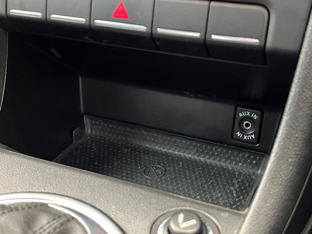 ��USB�EAUX�ڑ�:���莝���̃~���[�W�b�N�v���[���[��ڑ����A�ԓ��ł��C�ɓ���̉��y���C�y�Ɋy���ނ��Ƃ��ł��܂���