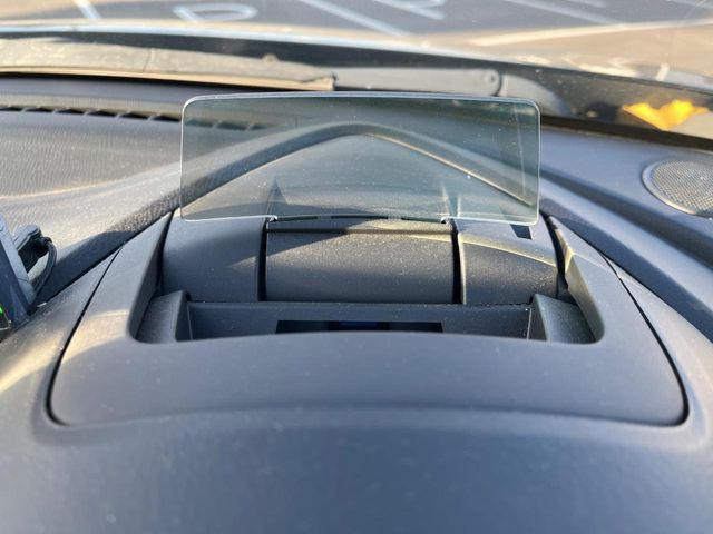 �y�w�b�h�A�b�v�f�B�X�v���C�z���݂̑��x�⑖�s�����f�W�^���\���ŉ^�]�ȑO���̃K���X�ɓ��e!�^�]���A�ڐ������炳���K�v�ȏ����m�F�ł���̂łƂ��Ă��֗��ň��S!