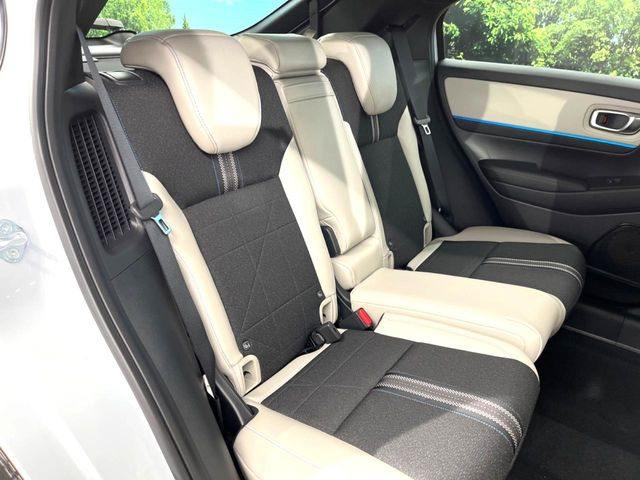 ���i���ȃI���W�i���t���A�}�b�g���I�v�V�����ɂĂ��p�ӂ��Ă���܂��B���D���ȃf�U�C����J���[�����Ԃɍ��킹�đI��ł����������Ƃ��ł��܂���