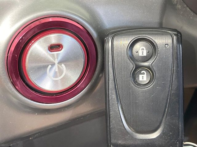 �y�L�[�t���[�V�X�e���z�J�o����|�P�b�g�ɓ��ꂽ�܂܂ł��h�A�̎{���E�������\�ȃX�}�[�g�L�[�𑕔��B�G���W���̃I���E�I�t�����J�M�����o���K�v����������Ƃ��Ă��֗��ł���