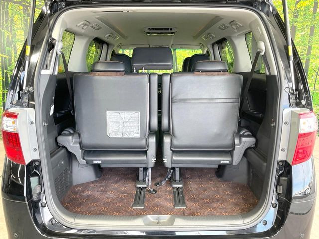 ���i�̂���������ʋ΁A���}���ɏ\���ȉ׎��X�y�[�X���m�ۂ��Ă���܂��B�Z�J���h�V�[�g��|���ƁA�傫�ȉו��̐ύڂ��\�ł���