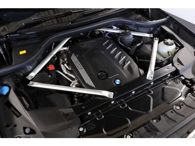 <��v����>3.0L ����6�C��DOHC�^�[�{ (�f�B�[�[��)+���[�^�[�A�G���W��:340ps/71.4kgm ���[�^�[:11ps/5.4kgm�A�S��&times;�S��&times;�S��mm 5165&times;2000&times;1835mm�A�ԗ��d�� 2520g