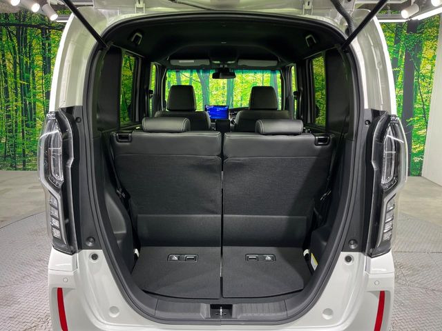 ���i�̂���������ʋ΁A���}���ɏ\���ȉ׎��X�y�[�X���m�ۂ��Ă���܂��B�Z�J���h�V�[�g��|���ƁA�傫�ȉו��̐ύڂ��\�ł���