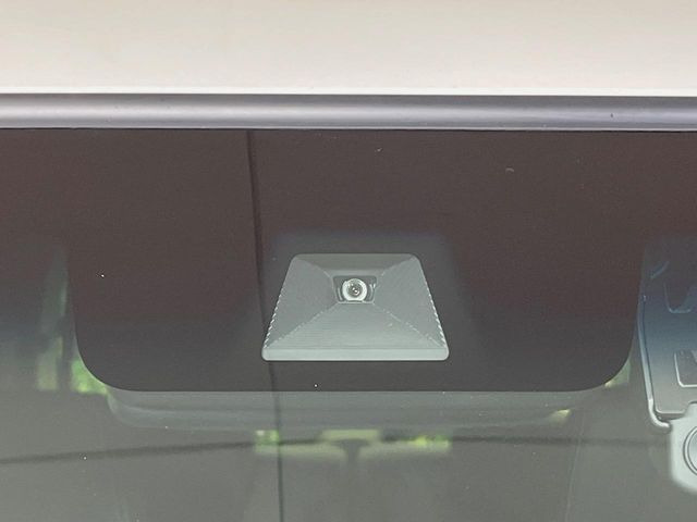 �y�z���_�Z���V���O�z���s���ɑO���̎ԗ�����F�����A�Փ˂������Ȏ��͌x��ƃu���[�L�ŏՓˉ���Ɣ�Q�y�����A�V�X�g�B�����S�Ƀh���C�u�����y���݂��������܂��B