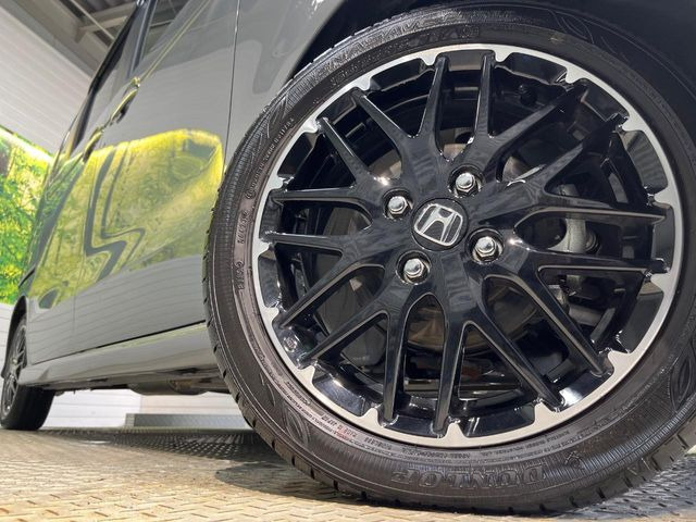 �y����15�C���`�A���~�z�C�[���z�O�ςɃ}�b�`���������A���~�z�C�[���𑕒����Ă���܂��B�e��ЊO�A���~�z�C�[����A�X�^�b�h���X�^�C�����戵�����Ă���܂��B���񂲑��k����������