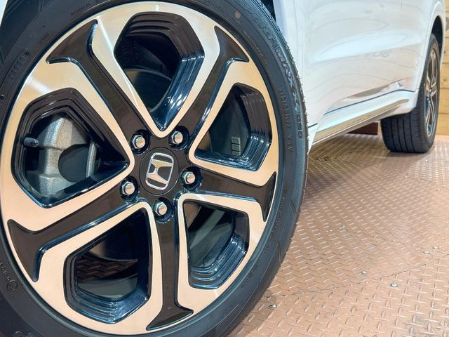 【純正17インチアルミホイール】外観にマッチした純正アルミホイールを装着しております。各種社外アルミホイールや、スタッドレスタイヤも取扱いしております。是非ご相談ください♪