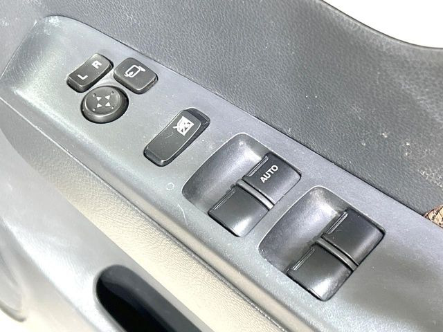 �y�d���i�[�~���[�z�T�C�h�~���[�͓d���i�[���ƂȂ��Ă���A�������ԏ�ł��L�Y�������X�N��}�����܂��B