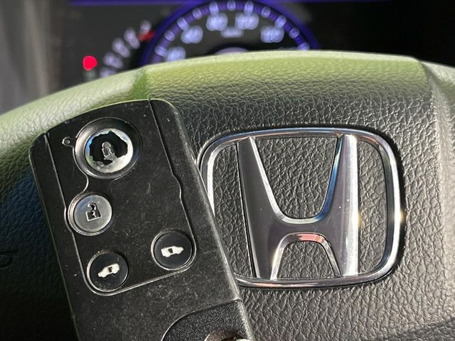 �yHonda�X�}�[�g�L�[�z�J�o����|�P�b�g�ɓ��ꂽ�܂܂ł��h�A�̎{���E�������\�ȃX�}�[�g�L�[�𑕔��B�G���W���̃I���E�I�t�����J�M�����o���K�v����������Ƃ��Ă��֗��ł���