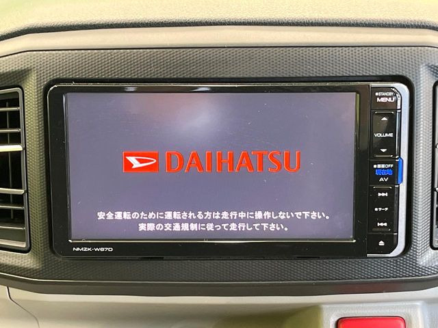 �y�����i�r�z�l�C�̏����i�r�𑕔����Ă���܂��B�i�r�̎g���₷���͂������A�I�[�f�B�I�@�\���[��!�L�����v�◷�s�͂������A�ʋ΂┃�����ȂǕ��i�̃h���C�u���y�����Ȃ�͂���