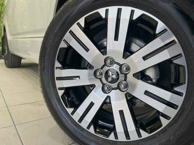 �y����18�C���`�A���~�z�C�[���z�O�ςɃ}�b�`���������A���~�z�C�[���𑕒����Ă���܂��B�e��ЊO�A���~�z�C�[����A�X�^�b�h���X�^�C�����戵�����Ă���܂��B���񂲑��k����������