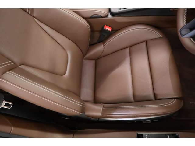 �N���u���U�[�C���e���A�ƃR���g���X�g�X�e�b�`�ɂ��A�����͏㎿���������������͋C�BGTS��p�������X�|�[�e�B�������o���܂��B