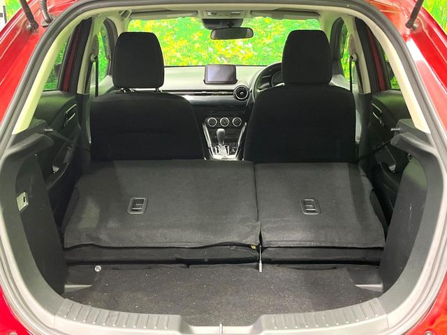 ���i�̂���������ʋ΁A���}���ɏ\���ȉ׎��X�y�[�X���m�ۂ��Ă���܂��B�Z�J���h�V�[�g��|���ƁA�傫�ȉו��̐ύڂ��\�ł���