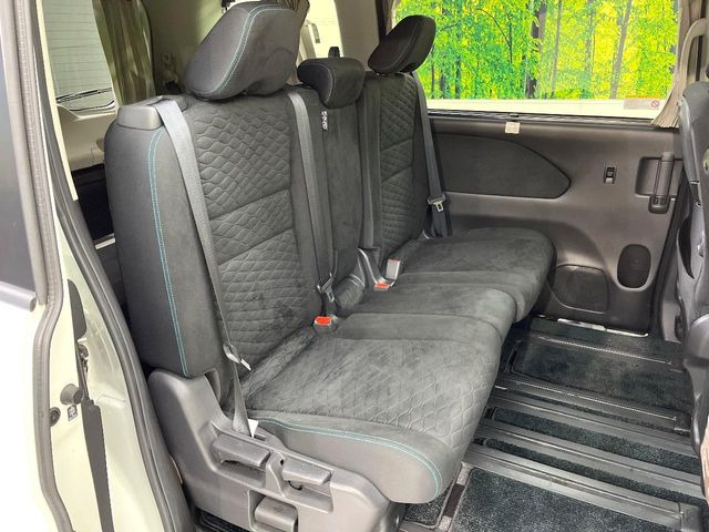 �Z�J���h�V�[�g�͒������������ƂȂ��Ă���A�X���C�h����ΒʘH�X�y�[�X���o��!�O��̈ړ����Ƃ��Ă��ȒP�ł���������A8����Ԏ������K�ȍ���S�n�̃V�[�g�ƂȂ��Ă��܂���