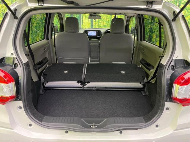 ���i�̂���������ʋ΁A���}���ɏ\���ȉ׎��X�y�[�X���m�ۂ��Ă���܂��B�Z�J���h�V�[�g��|���ƁA�傫�ȉו��̐ύڂ��\�ł���