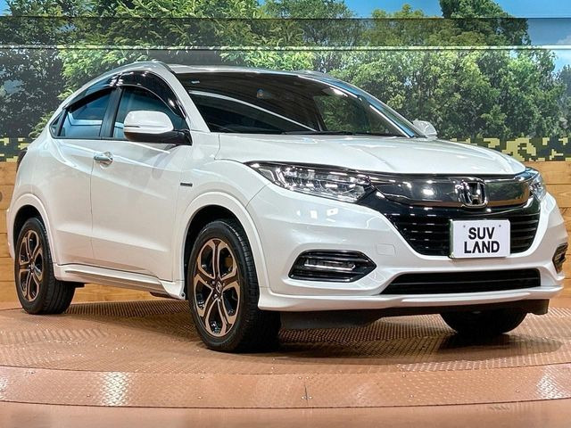 高透明度のガラス皮膜で撥水はもちろん、上質なツヤ・光沢を実現。紫外線や酸性雨から大切な愛車を保護し、色あせ・劣化を防止。「弾スプラッシュコート」、「弾プリミッサコート」からお選びいただけます。