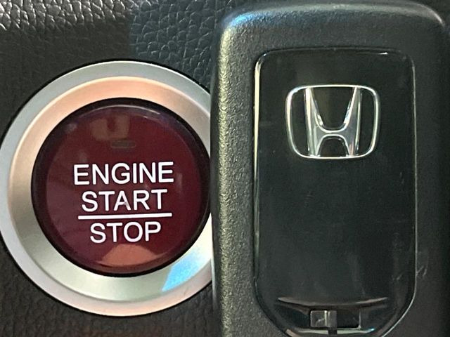 �yHonda�X�}�[�g�L�[�z�J�o����|�P�b�g�ɓ��ꂽ�܂܂ł��h�A�̎{���E�������\�ȃX�}�[�g�L�[�𑕔��B�G���W���̃I���E�I�t�����J�M�����o���K�v����������Ƃ��Ă��֗��ł���