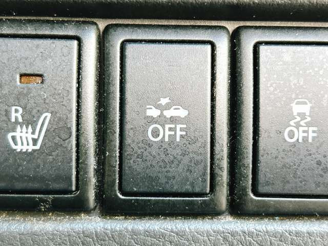 �y�Փˌy�����u�z���s���ɑO���̎ԗ�����F�����A�Փ˂������Ȏ��͌x��ƃu���[�L�ŏՓˉ���Ɣ�Q�y�����A�V�X�g�B�����S�Ƀh���C�u�����y���݂��������܂��B