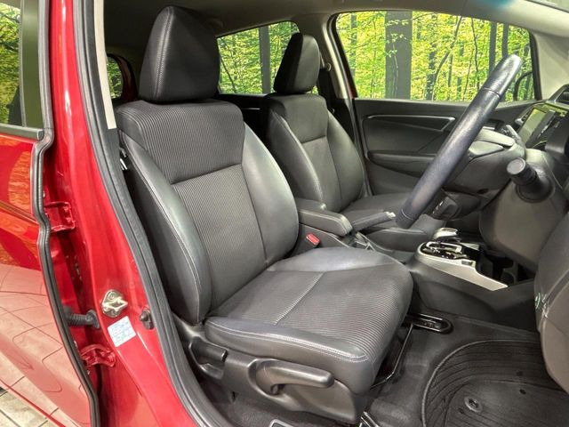 �y�n�[�t���U�[�V�[�g�z�������ƍ���S�n�𗼗������l�C�̃V�[�g���w�ʁE���ʂ̃t�@�u���b�N�f�ނ́A�ʋC���̗ǂ��⊊��ɂ����ɗD��Ă��܂��B�C���╞���ɍ��E���ꂸ���K�ɂ���肢�������܂��B