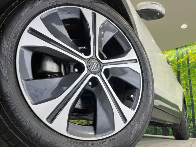 【純正17インチアルミホイール】外観にマッチした純正アルミホイールを装着しております。各種社外アルミホイールや、スタッドレスタイヤも取扱いしております。是非ご相談ください♪