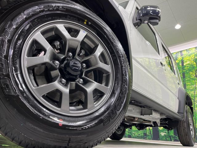 �y����15�C���`�A���~�z�C�[���z�O�ςɃ}�b�`���������A���~�z�C�[���𑕒����Ă���܂��B�e��ЊO�A���~�z�C�[����A�X�^�b�h���X�^�C�����戵�����Ă���܂��B���񂲑��k����������