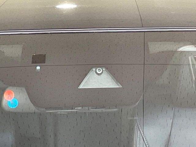 �yi-ACTIVESENSE�z���s���ɑO���̎ԗ�����F�����A�Փ˂������Ȏ��͌x��ƃu���[�L�ŏՓˉ���Ɣ�Q�y�����A�V�X�g�B�����S�Ƀh���C�u�����y���݂��������܂��B