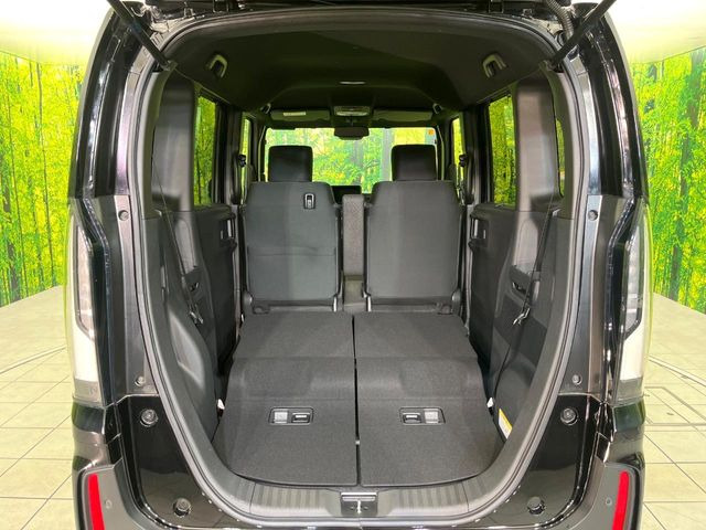 ���i�̂���������ʋ΁A���}���ɏ\���ȉ׎��X�y�[�X���m�ۂ��Ă���܂��B�Z�J���h�V�[�g��|���ƁA�傫�ȉו��̐ύڂ��\�ł���