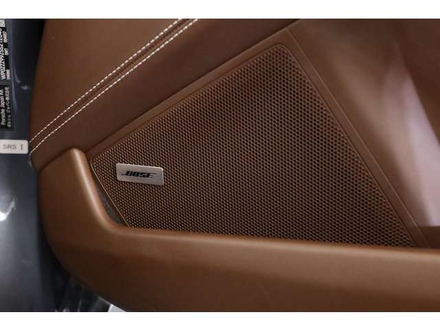 BOSE�T���E���h�T�E���h�V�X�e���𑕔����A���s���ł��Տꊴ���鍂�����ȉ��y�Đ����y���߂܂��B