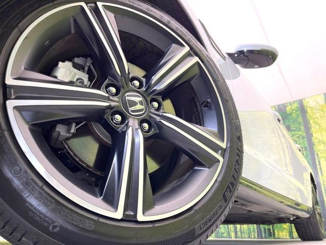 �y����18�C���`�A���~�z�C�[���z�O�ςɃ}�b�`���������A���~�z�C�[���𑕒����Ă���܂��B�e��ЊO�A���~�z�C�[����A�X�^�b�h���X�^�C�����戵�����Ă���܂��B���񂲑��k����������