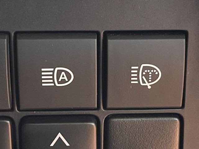 �yLED�w�b�h���C�g�z���V����ԑ��s�����ǍD�Ȏ��E���m�ۂ����S���ĉ^�]�ł��鍂�P�xLED�w�b�h���C�g�𑕔�!�_�����x�������A����d�͂��}�����Ă��܂��B