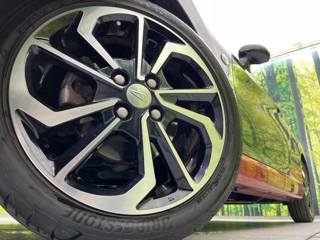 �y����16�C���`�A���~�z�C�[���z�O�ςɃ}�b�`���������A���~�z�C�[���𑕒����Ă���܂��B�e��ЊO�A���~�z�C�[����A�X�^�b�h���X�^�C�����戵�����Ă���܂��B���񂲑��k����������