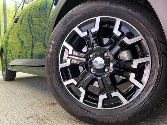 �y����16�C���`�A���~�z�C�[���z�O�ςɃ}�b�`���������A���~�z�C�[���𑕒����Ă���܂��B�e��ЊO�A���~�z�C�[����A�X�^�b�h���X�^�C�����戵�����Ă���܂��B���񂲑��k����������