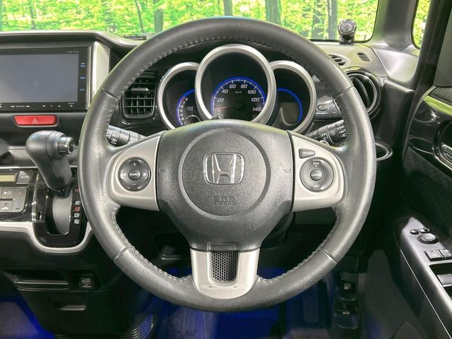 �y�����v�����X�e�A�����O�z�㎿�Ȋv���g�p���邱�ƂŁA��ɂ����������݂ƂĂ��^�]���₷���n���h���ł���