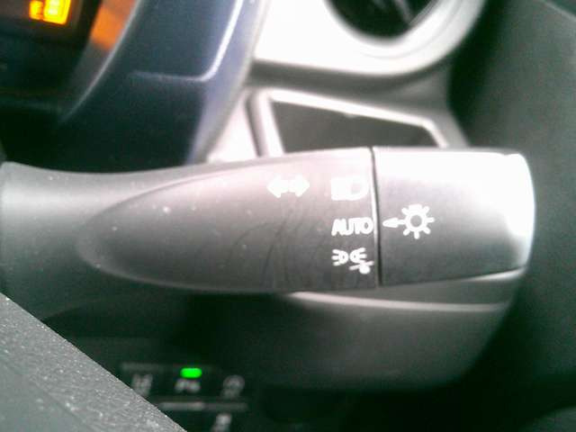 ���I�[�g���C�g&�n�C�r�[���A�V�X�g�����̖͂��邳�����m���Ď����Ń��C�g�_�����Ă���g���l���Ȃǂŕ֗��ł��B�����!�Ό��ԂȂǂ����m���ăn�C&hArr;���[�������Ő؂�ւ��Ă���܂��B